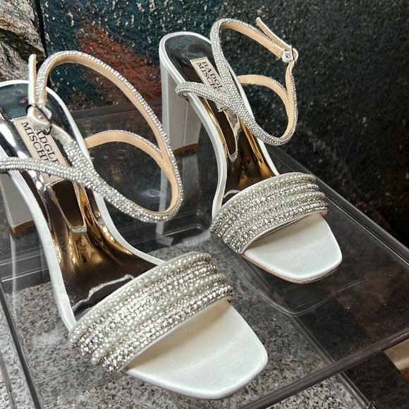 Badgley Mischka Kari Block Heel - Picture 4 of 16